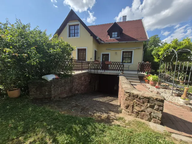 Eladó ház Kővágóörs 170 nm