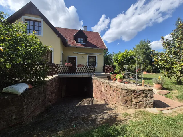 Eladó ház Kővágóörs 170 nm