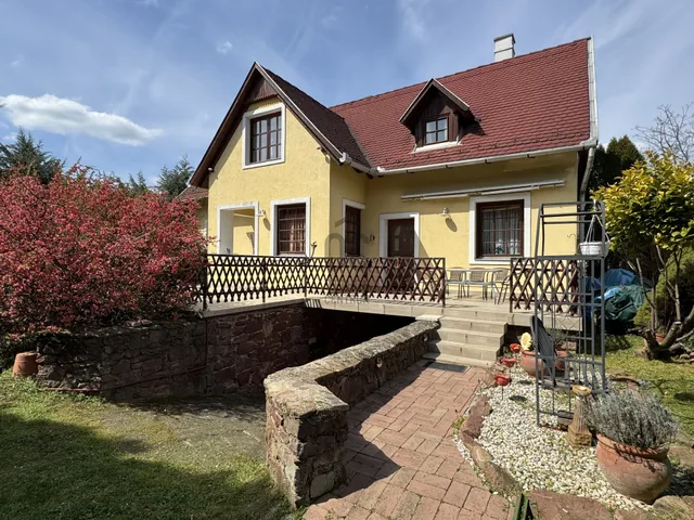 Eladó üdülő és hétvégi ház Kővágóörs 170 nm