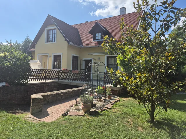 Eladó üdülő és hétvégi ház Kővágóörs 170 nm