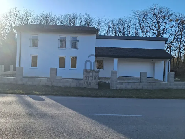 Eladó üdülő és hétvégi ház Ajka, Padragkút 140 nm