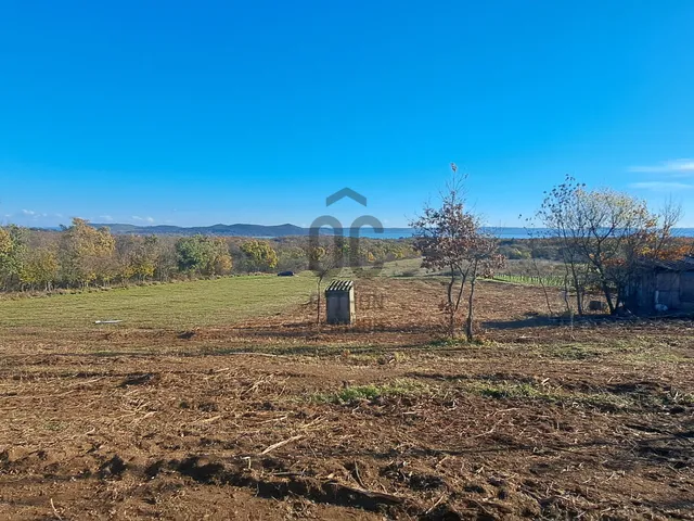 Eladó telek Pécsely 3928 nm