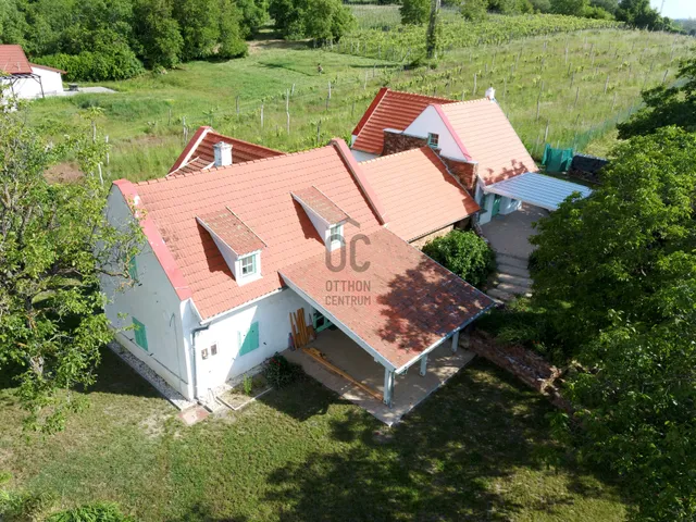 Eladó ház Ábrahámhegy 175 nm