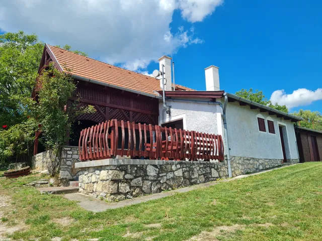 Eladó üdülő és hétvégi ház Balatoncsicsó 110 nm