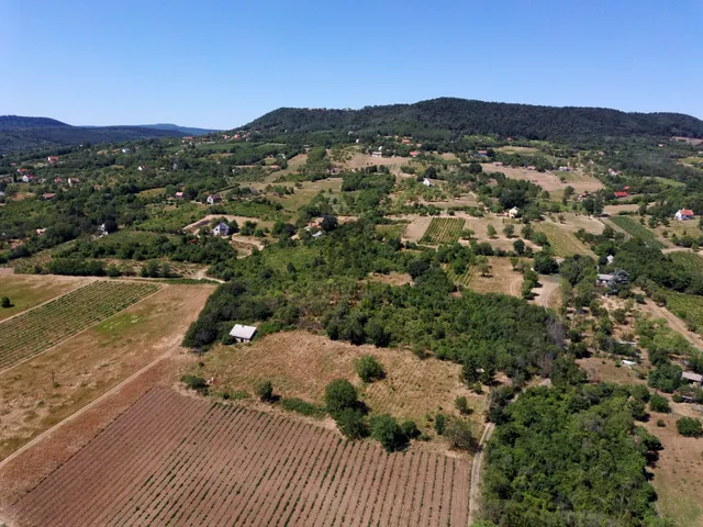 Eladó telek Köveskál 11470 nm