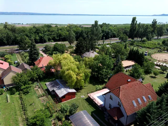 Eladó ház Balatonrendes 200 nm