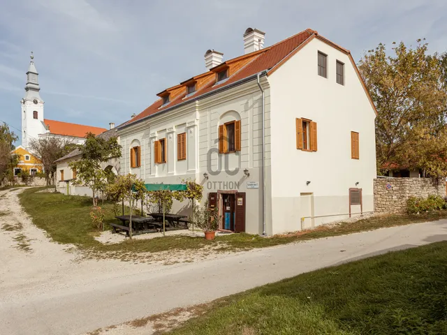 Eladó kereskedelmi és ipari ingatlan Köveskál 255 nm