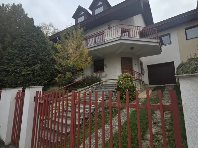 Eladó ház Veszprém, Belváros 304 nm