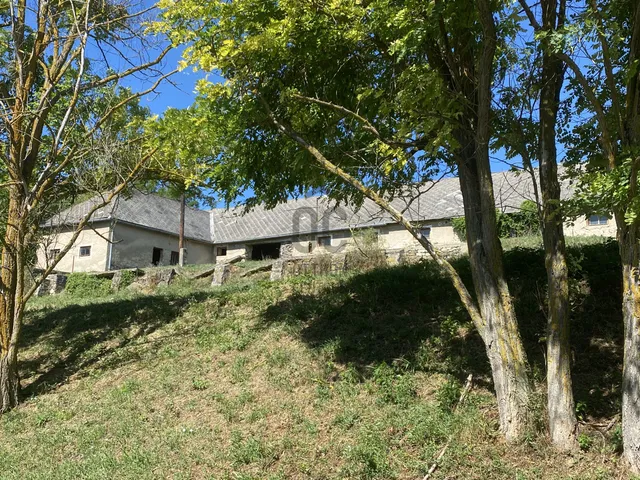 Eladó telek Hegyesd 4479 nm