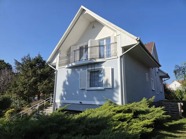 Eladó ház Ábrahámhegy 216 nm