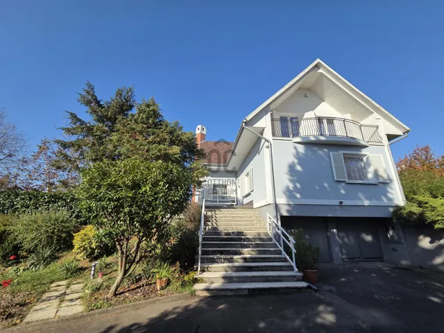 Eladó ház Ábrahámhegy 216 nm