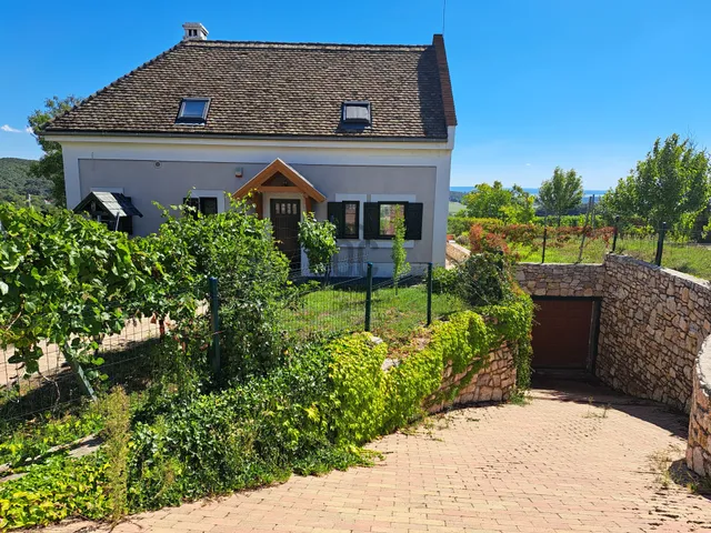 Eladó ház Óbudavár 290 nm