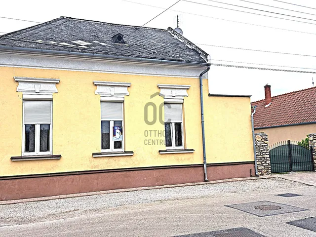 Eladó ház Tapolca, Déli városrész 210 nm