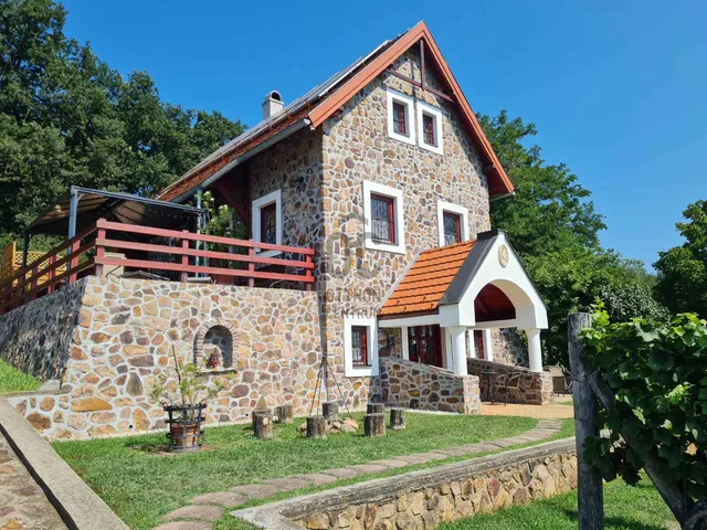 Eladó üdülő és hétvégi ház Ábrahámhegy 145 nm