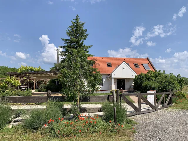 Eladó ház Köveskál 222 nm