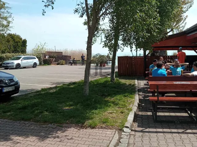 Eladó kereskedelmi és ipari ingatlan Zánka 150 nm