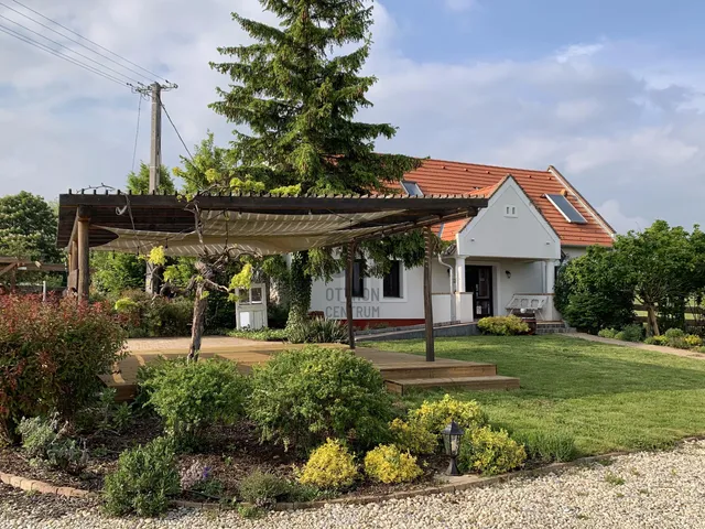 Eladó kereskedelmi és ipari ingatlan Köveskál 222 nm