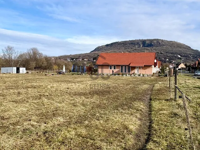 Eladó telek Hegymagas 920 nm