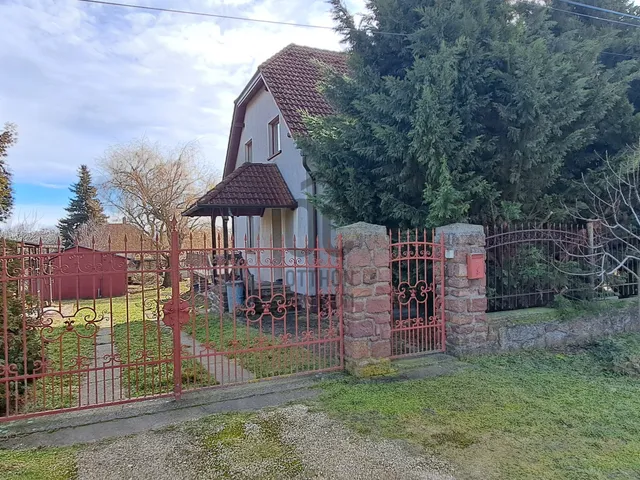 Eladó ház Balatonrendes 200 nm