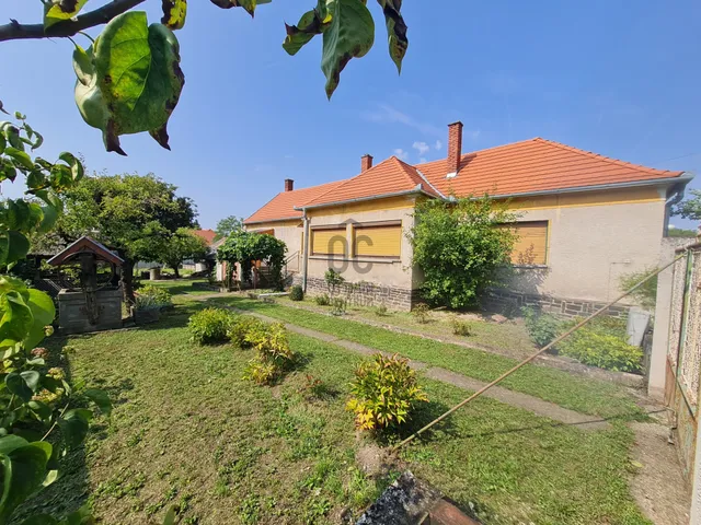 Eladó üdülő és hétvégi ház Gyulakeszi 103 nm