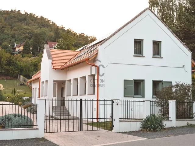 Eladó kereskedelmi és ipari ingatlan Szigliget 230 nm