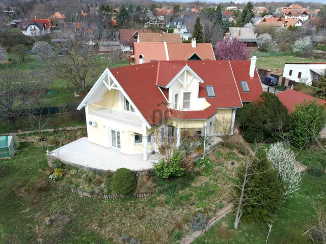 Eladó ház Balatonszepezd 190 nm