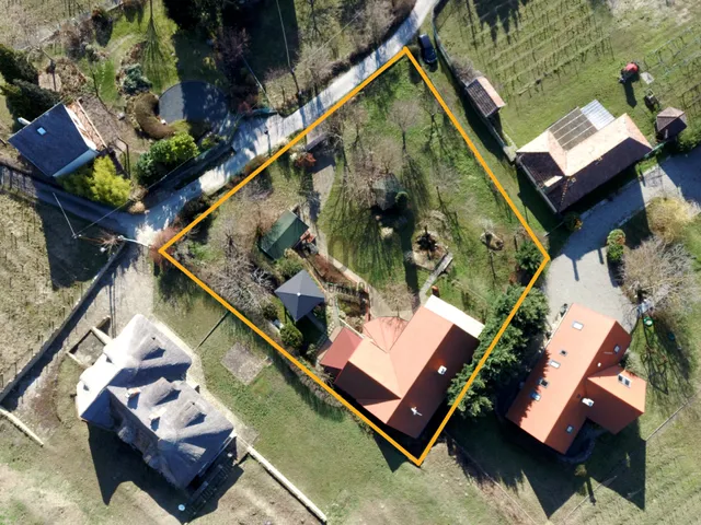 Eladó üdülő és hétvégi ház Badacsonytomaj 186 nm