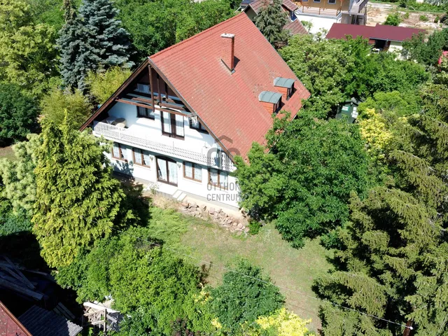 Eladó nyaraló Balatonszepezd 180 nm