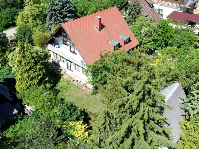 Eladó nyaraló Balatonszepezd 180 nm