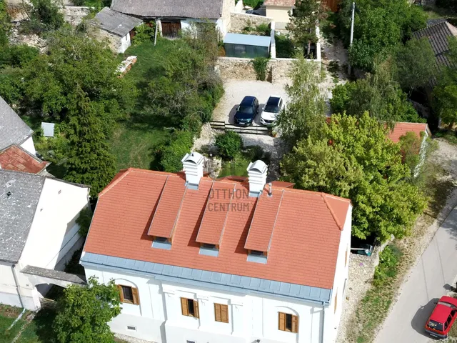 Eladó ház Köveskál 255 nm