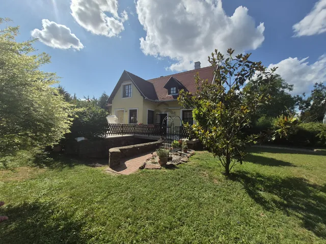 Eladó nyaraló Kővágóörs 170 nm