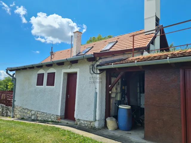 Eladó nyaraló Balatoncsicsó 110 nm