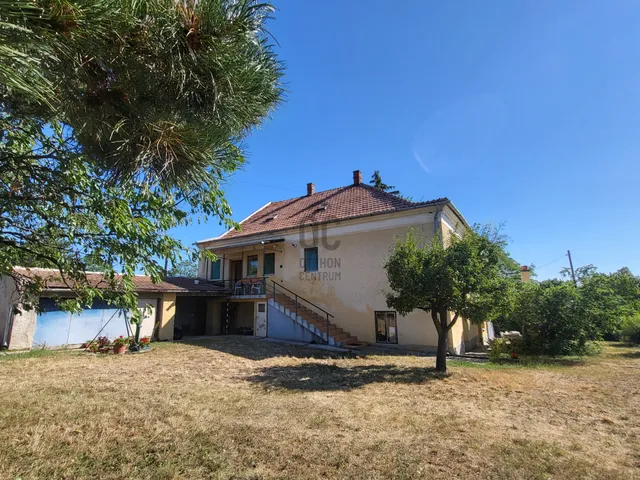 Eladó ház Zánka 232 nm