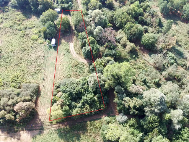 Eladó telek Kővágóörs 2405 nm