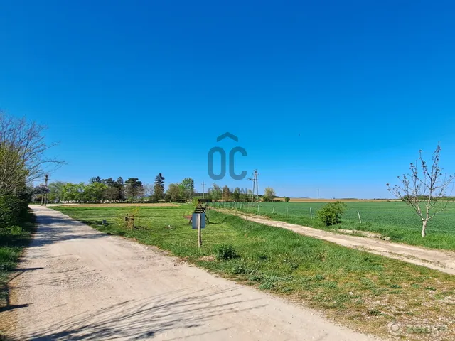 Eladó telek Mencshely 723 nm