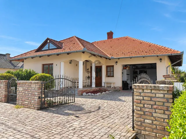Eladó nyaraló Balatonberény 150 nm