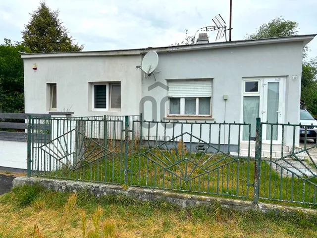 Eladó nyaraló Balatonfenyves 32 nm