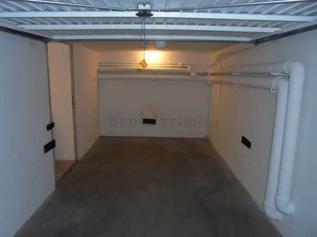Eladó garázs Debrecen, Burgundia 15 nm