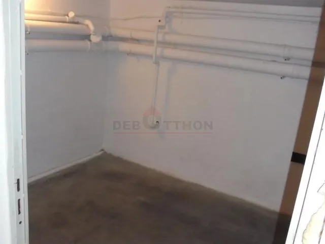 Eladó garázs Debrecen, Burgundia 15 nm