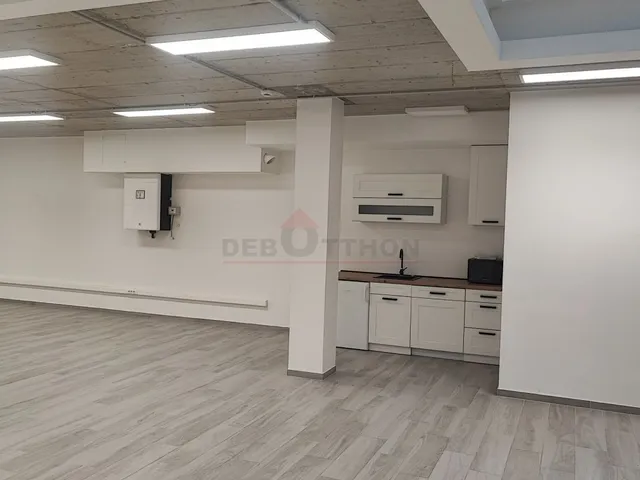 Kiadó kereskedelmi és ipari ingatlan Debrecen, Belváros 150 nm