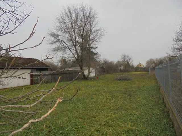 Eladó mezőgazdasági ingatlan Debrecen, Harsteinkert 1096 nm