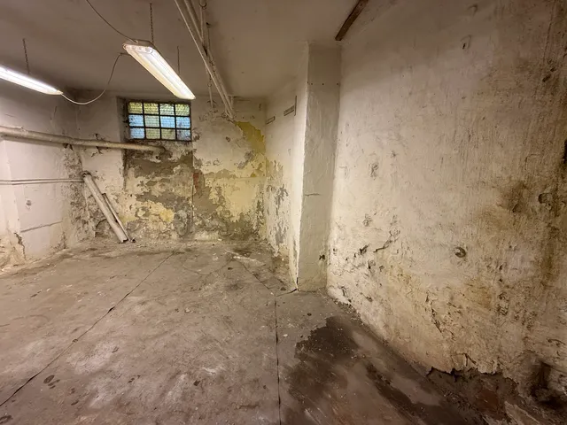 Eladó kereskedelmi és ipari ingatlan Budapest XIII. kerület, Újlipótváros, Pozsonyi út 49 nm