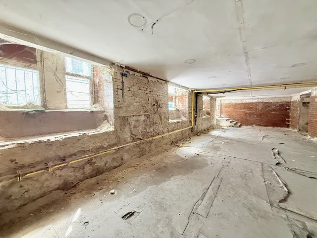 Eladó kereskedelmi és ipari ingatlan Budapest VIII. kerület, Csarnoknegyed, Kőris utca 120 nm