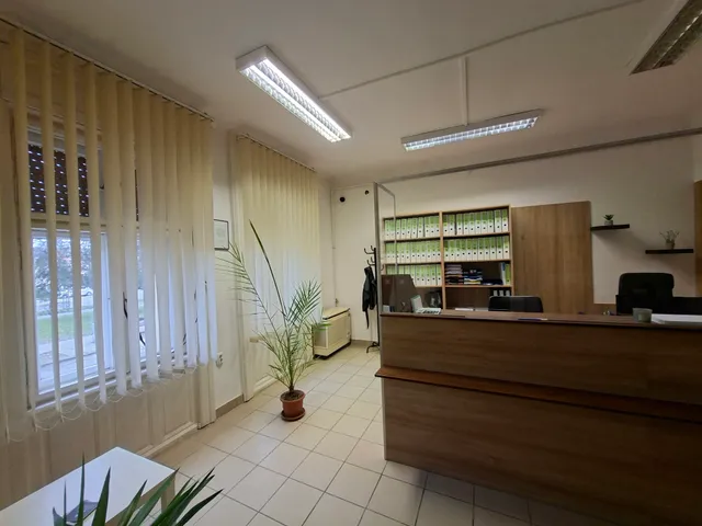 Kiadó kereskedelmi és ipari ingatlan Debrecen, Belváros, Bem tér 54 nm