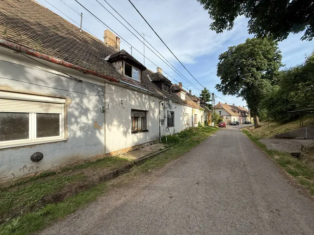 Eladó ház Pécs, Vasas 86 nm
