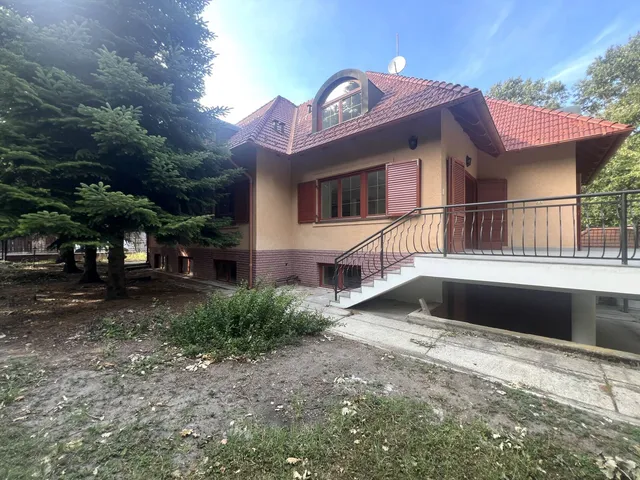 Eladó ház Leányfalu 385 nm