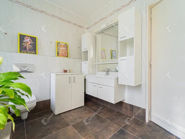 Eladó lakás Budapest III. kerület, Mocsárosdűlő 140 nm