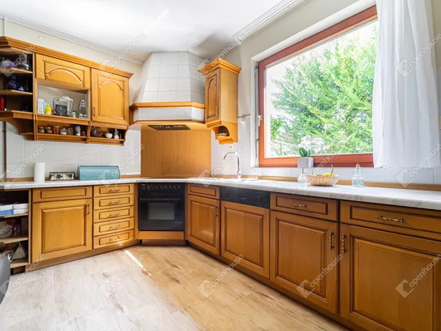 Eladó lakás Budapest III. kerület, Mocsárosdűlő 140 nm