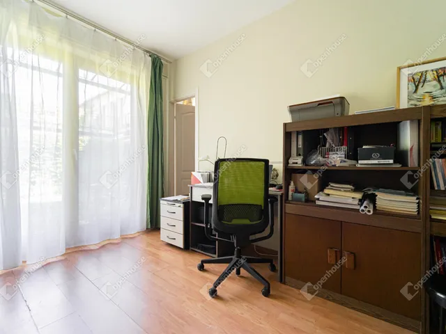 Eladó lakás Budapest III. kerület, Mocsárosdűlő 140 nm