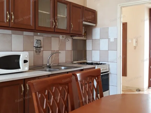 Kiadó lakás Győr, Vörösmarty 70 nm